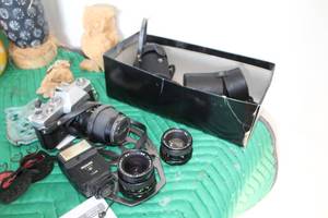 lot 281 image: Mamiya MSX 1000 Camera, Lenses (35mm, 55mm, 135mm), Lens Cases, Promatic FA 1000 Flash Unit