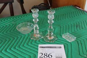 lot 286 image: Lot of (4) Crystal Dcor - Candleholders (x2), Small Dishes (x2)