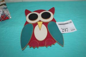 lot 297 image: Owl Wall Dcor