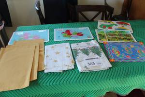 lot 303 image: Lot of Tablecloths (x2), Placemats (x8)