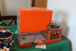 lot 310 image: American Permanent Ware Inc. Mucho Nacho All Natural Aged Cheddar Cheese Sauce Maker W-4
