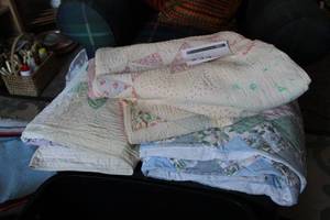 lot 343 image: Lot of (3) Quilts - Full Size (x2), Queen Size (x1)