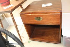 lot 350 image: Wood Night Stand Table 1-drawer