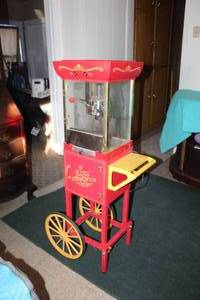lot 355 image: Old Fashioned Movie Time Popcorn Electric Popcorn Maker Cart