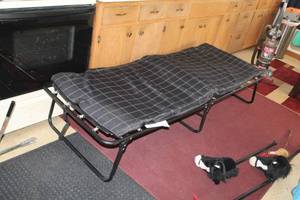 lot 356 image: Coleman Comfortsmart Deluxe Cot 80