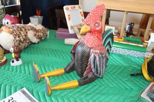 lot 384 image: Wood Rooster Table Dcor 12
