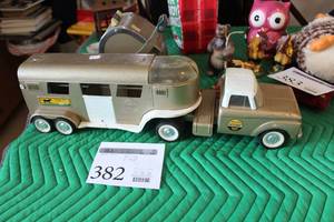 lot 382 image: Nylint Metal Pickup Truck and Horse Trailer 23