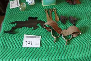 lot 391 image: Horse Dcor - Spurs, Metal Sign, Door Knockers, and more