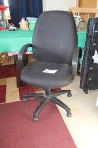 lot 387 image: Rolling Office Arm Chair