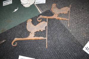 lot 401 image: Lot of (2) Rooster Metal Dcor 12x12