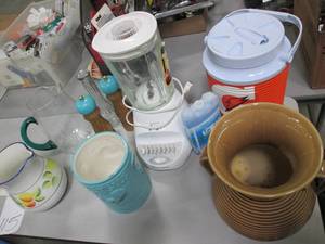 Kitchen Lot (Pitchers, Utensil Hold...