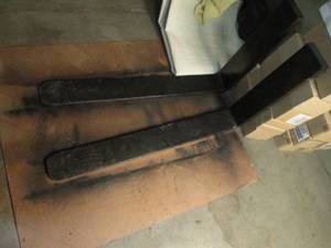 lot 5 image: Pair of Class 3-4 40 fork lift fork...Measurement is 20 Distance between Clips