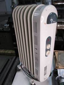 lot 10 image: Holmes portable 1500w oil filled sp...