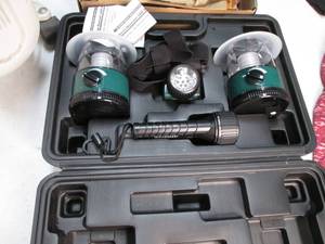 lot 11 image: Portable battery operated water res...