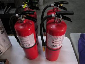 lot 19 image: Lot of 4 fire extinguishers...