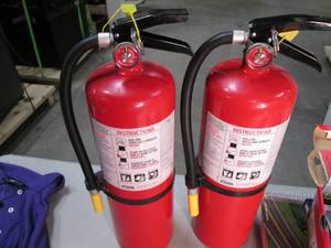 lot 22 image: Set of 2 fire extinguishers...