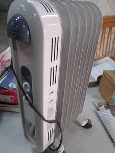 lot 25 image: Holmes portable 1500w oil filled sp...