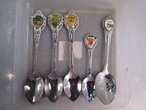 lot 41 image: Set of 5 different collectible stat...
