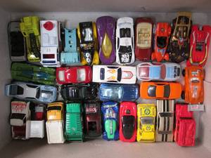lot 43 image: Box lot of many collectible Hot Whe...