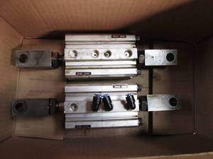 lot 48 image: Set of 2 SMC Cylinders, max press 1...