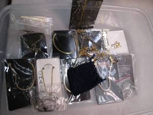 lot 50 image: Misc lot of costume jewelry (some 1...