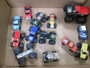 lot 71 image: Box lot of misc die cast Hot Wheel ...