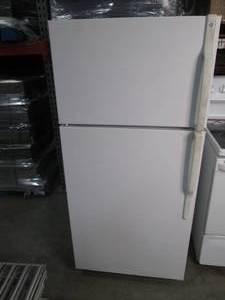 lot 83 image: White GE refrigeratorfreezer in ve...