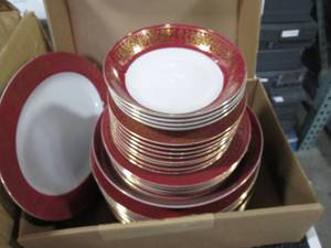 lot 90 image: Cordon Bleu Camelot fine China. Whi...