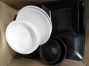 lot 92 image: Box of misc mismatched stoneware pl...