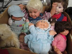 lot 98 image: Lot of Cabbage Patch and other dolls