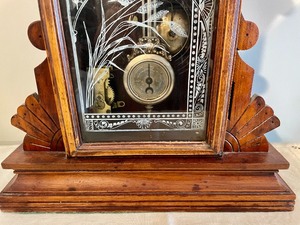 lot 3 image: Waterbury Clock Company Clock