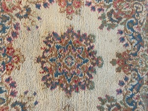 lot 8 image: Small Kirmin Persian Rug