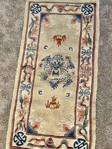 lot 12 image: AMIRAN Rug from the Tientsin Collection