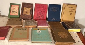 lot 27 image: Lot of 18 Various Vintage Books
