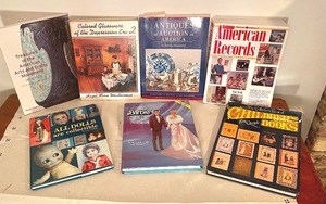 lot 39 image: Lot of 17 Hobby and Collectors Books