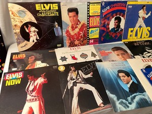 lot 128 image: 14 Vintage Elvis Vinyl Records