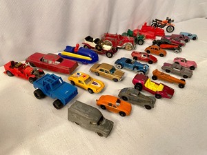 lot 139 image: Lot Vintage Toy Cars - Hot Wheels, Tootsie Toy, Matchbox, Lesney, Tonka, Zymex, Renwal & Gilmark
