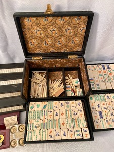 lot 154 image: Vintage Mahjong Set