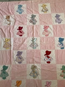 lot 168 image: Vintage Sunbonnet Quilt