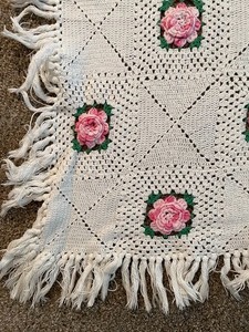 lot 181 image: Vintage Hand Crocheted Spread