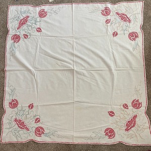 lot 187 image: Lot of 5 Decorative Linens and More