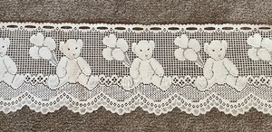 lot 194 image: Long Teddy Bear Lace Edging Piece