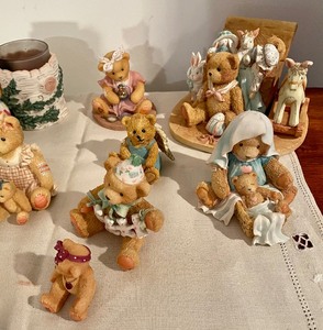 lot 222 image: Lot of Cherished Teddies Collectables
