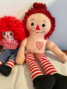 lot 214 image: Lot of 6 Raggedy Ann and Andy Dolls