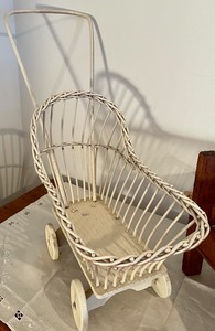 lot 216 image: Vintage Stroller and Bed