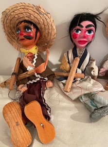 lot 223 image: 3 Puppets and 2 Paper Art Figurines