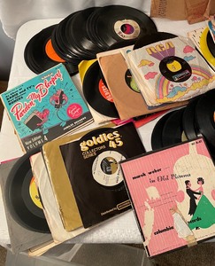 lot 236 image: Lots and Lots of 45 Records