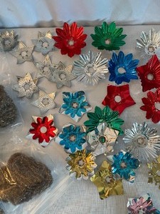 lot 252 image: Vintage Tinsel and Bulb Reflectors