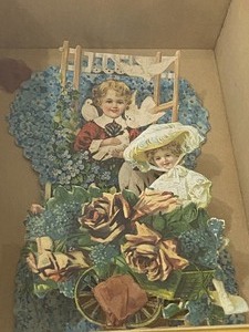 lot 279 image: Vintage Victorian Shadow Box
