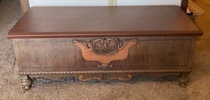 lot 285 image: Vintage Cedar Chest